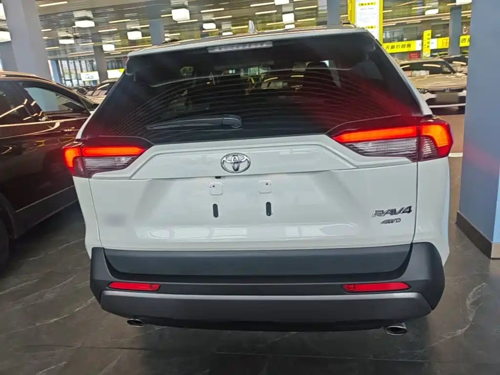 Toyota RAV4 — фото 6