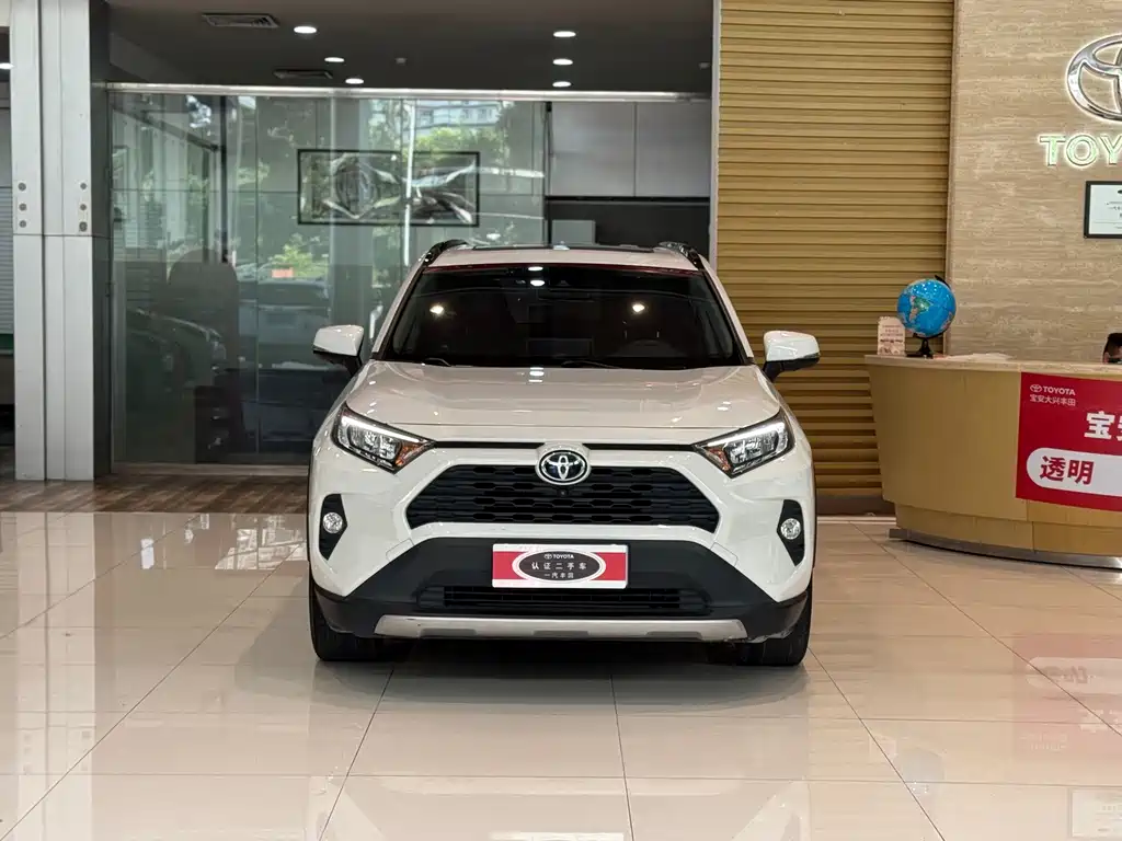 Toyota RAV4 — фото 3