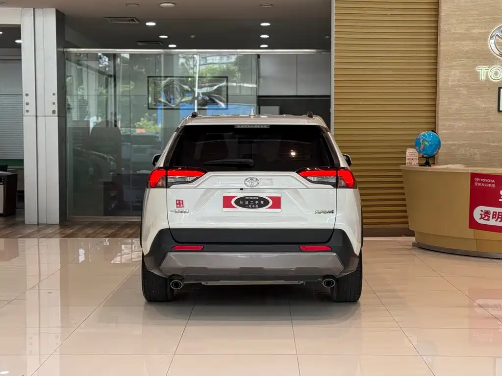 Toyota RAV4 — фото 4