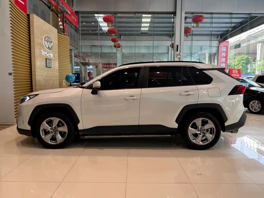 Toyota RAV4 — фото 6