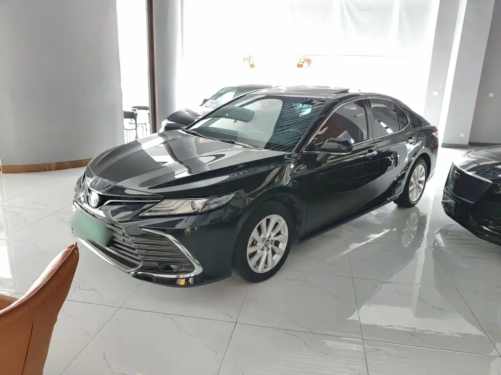 Toyota Camry — фото 2
