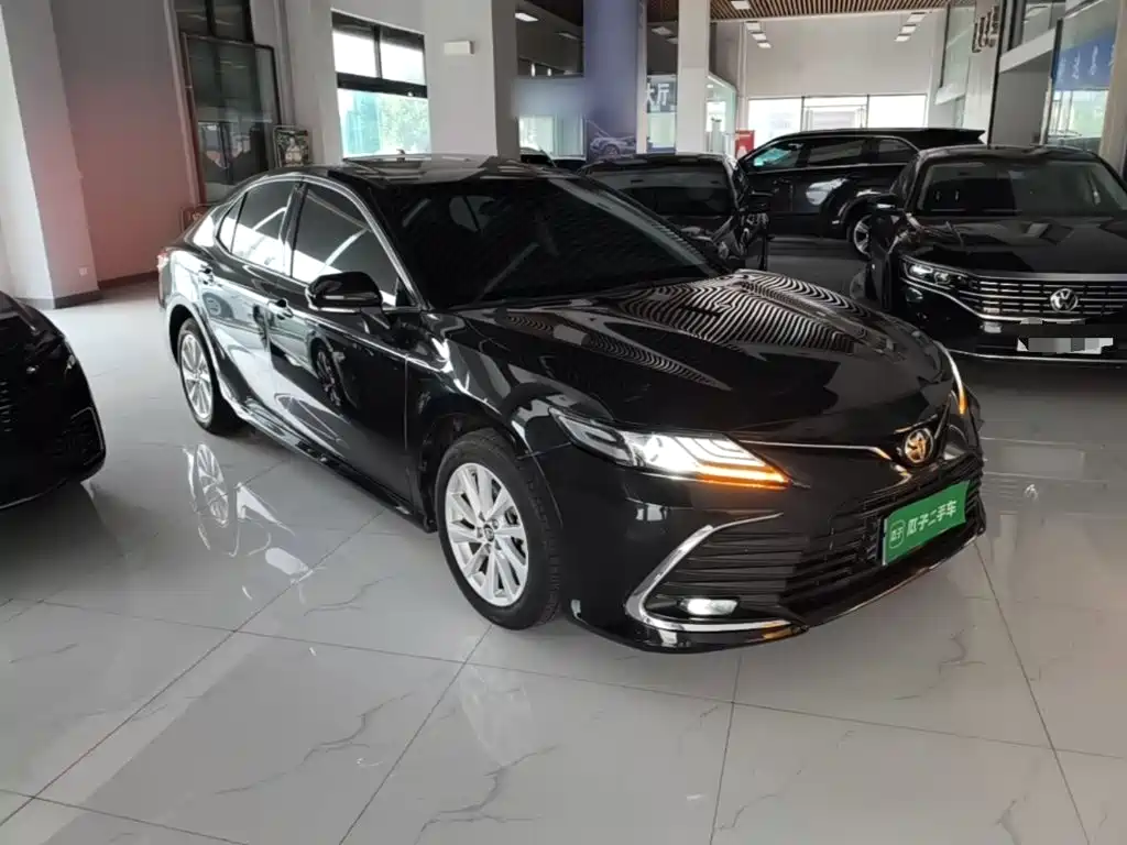 Toyota Camry — фото 4