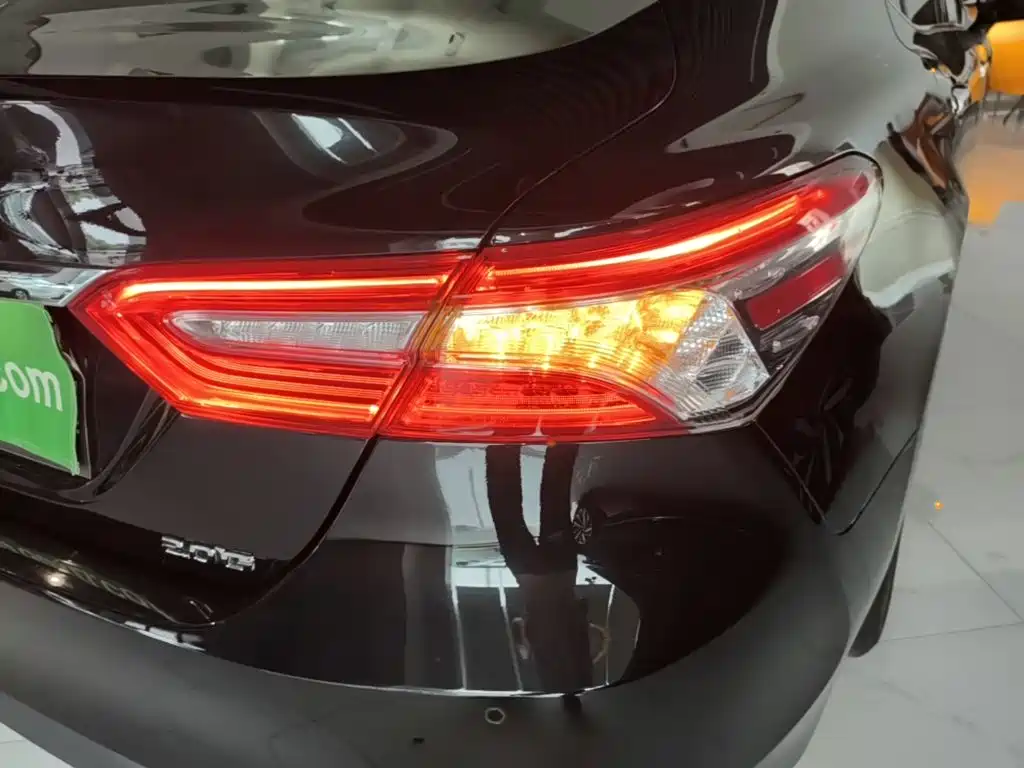 Toyota Camry — фото 8