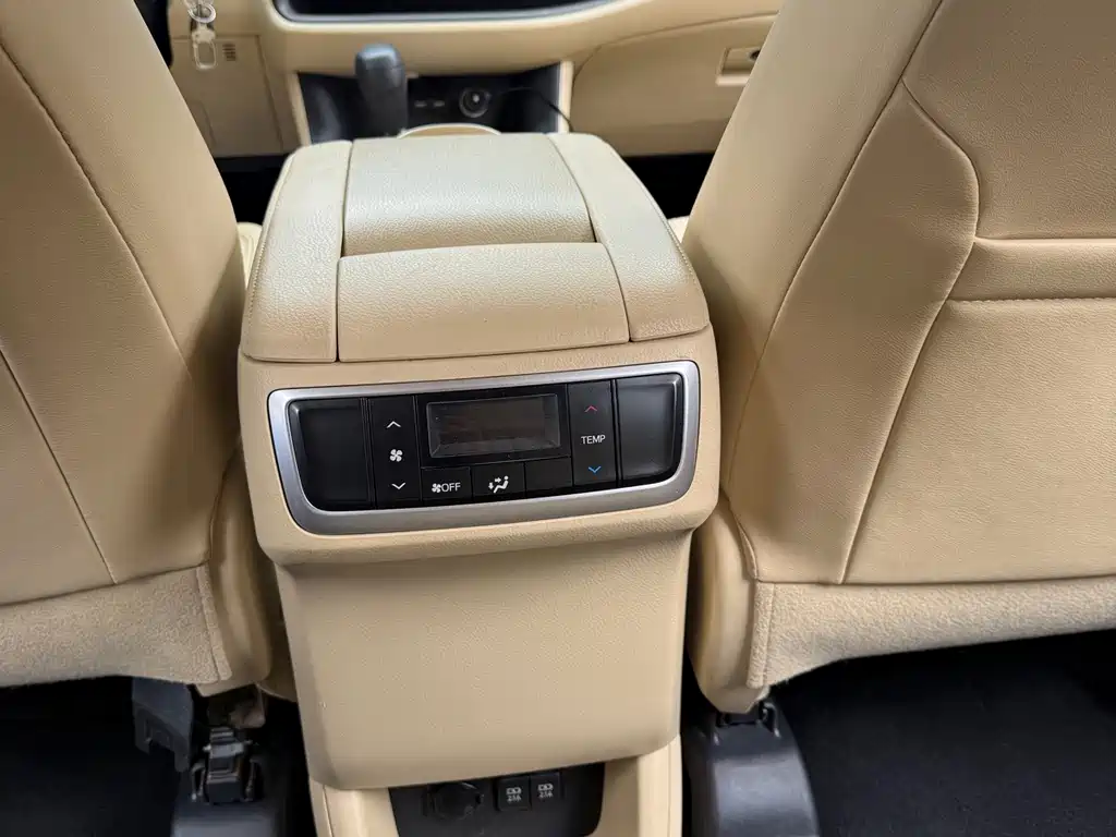Toyota Highlander — фото 15