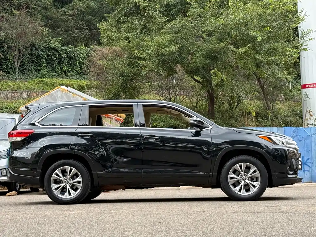 Toyota Highlander — фото 4