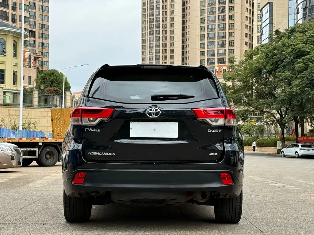 Toyota Highlander — фото 6