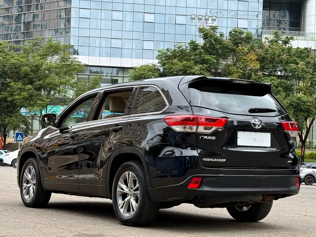 Toyota Highlander — фото 7