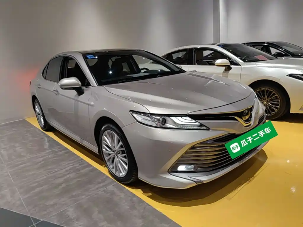 Toyota Camry — фото 4