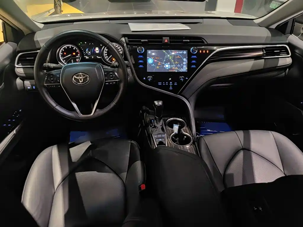 Toyota Camry — фото 10