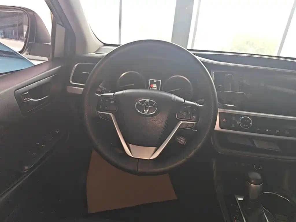 Toyota Highlander — фото 11
