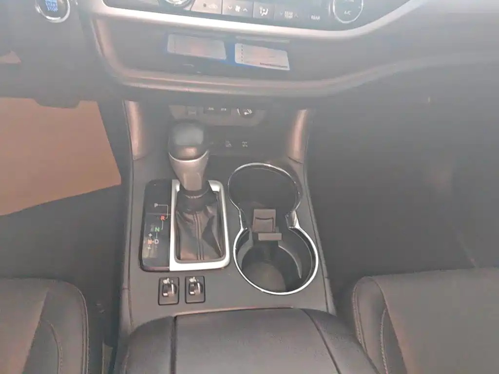 Toyota Highlander — фото 14