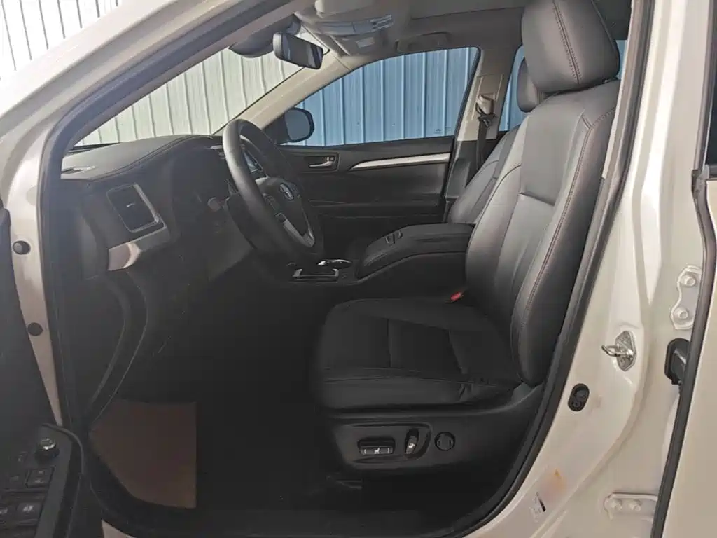 Toyota Highlander — фото 15