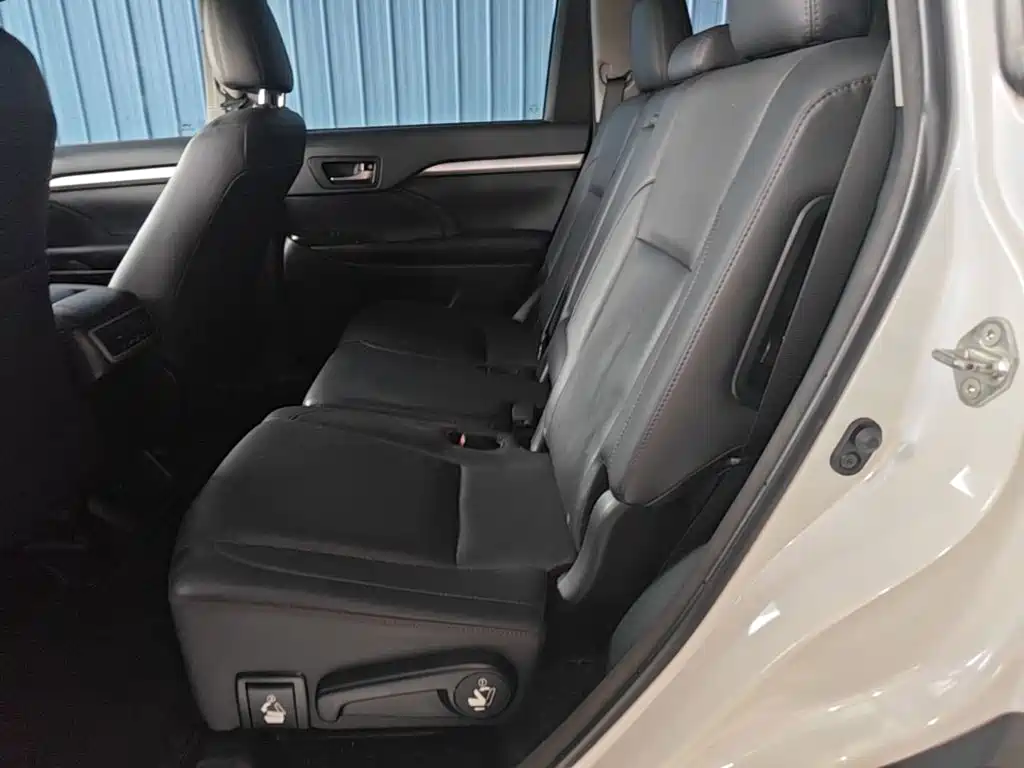 Toyota Highlander — фото 17