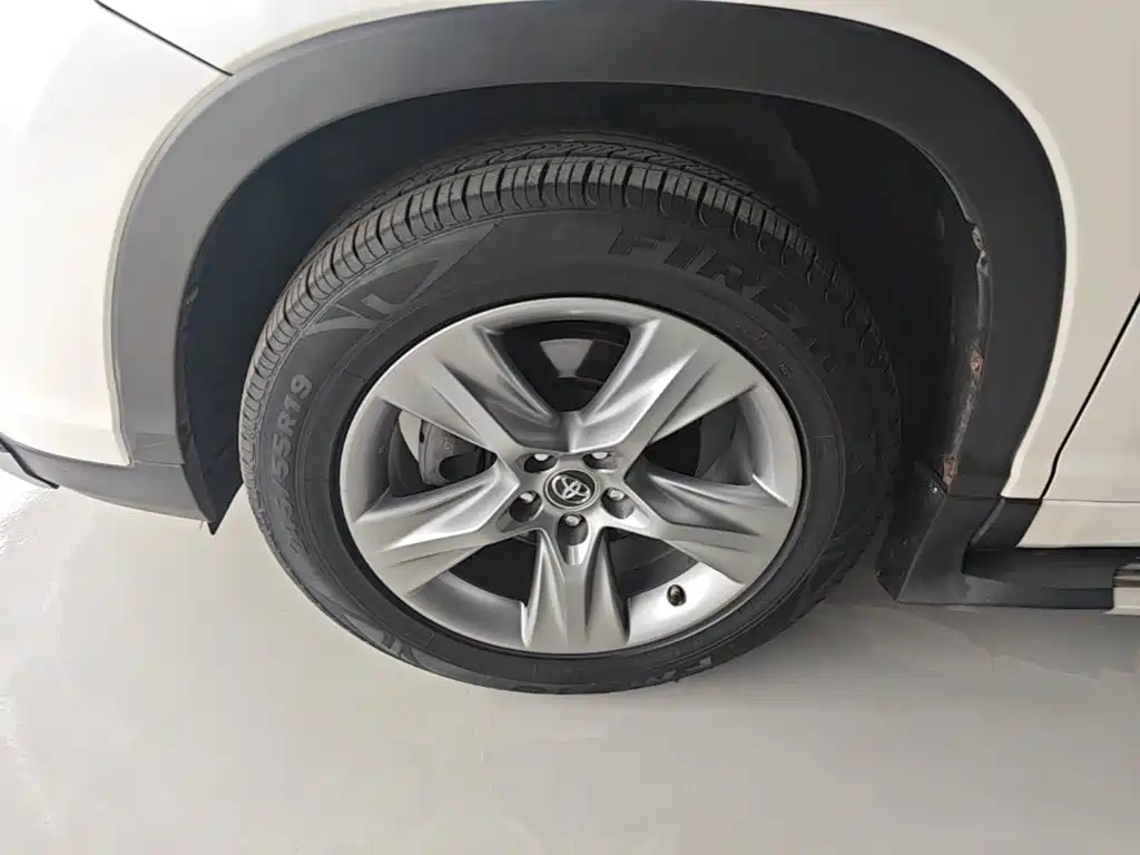 Toyota Highlander — фото 23
