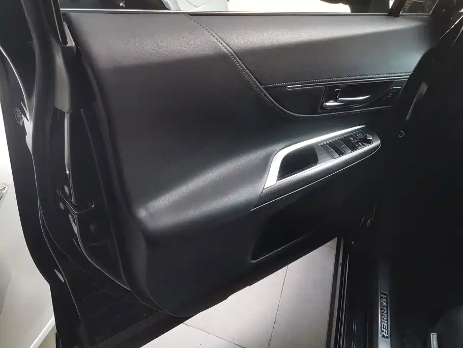 Toyota Harrier — фото 7