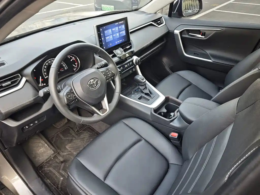 Toyota RAV4 — фото 14