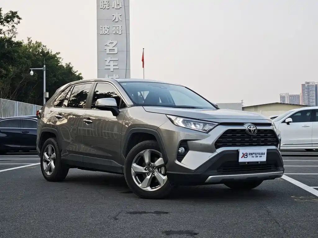 Toyota RAV4 — фото 3