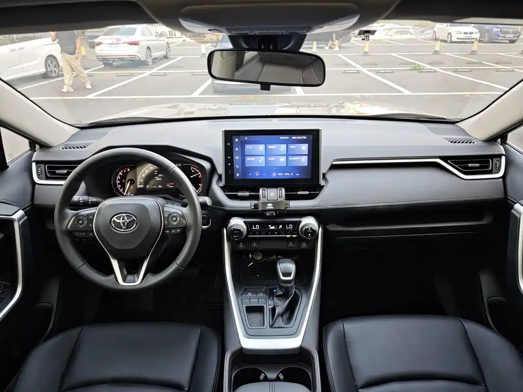 Toyota RAV4 — фото 10