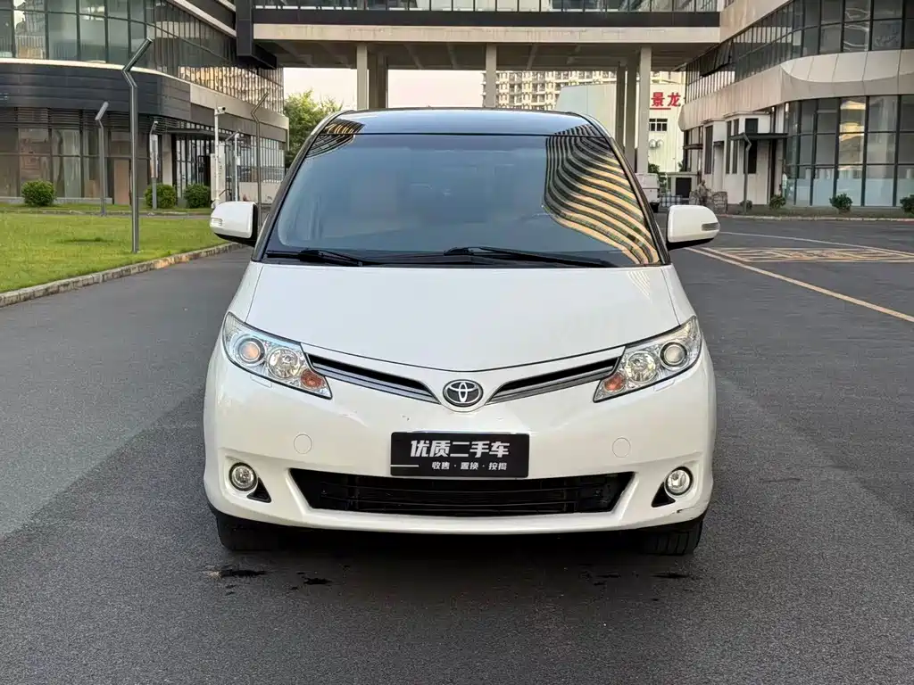 Toyota Previa — фото 2