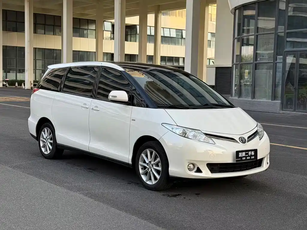 Toyota Previa — фото 3