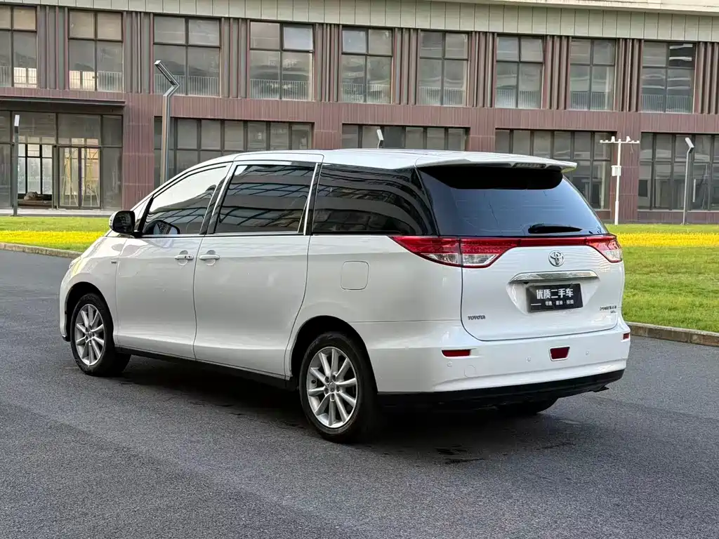 Toyota Previa — фото 7