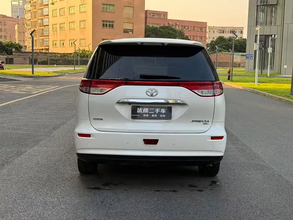 Toyota Previa — фото 8