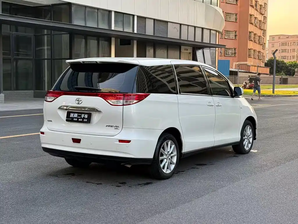 Toyota Previa — фото 9