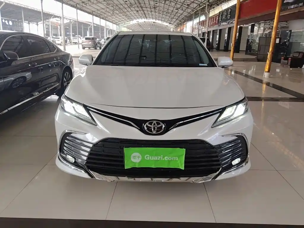 Toyota Camry — фото 3