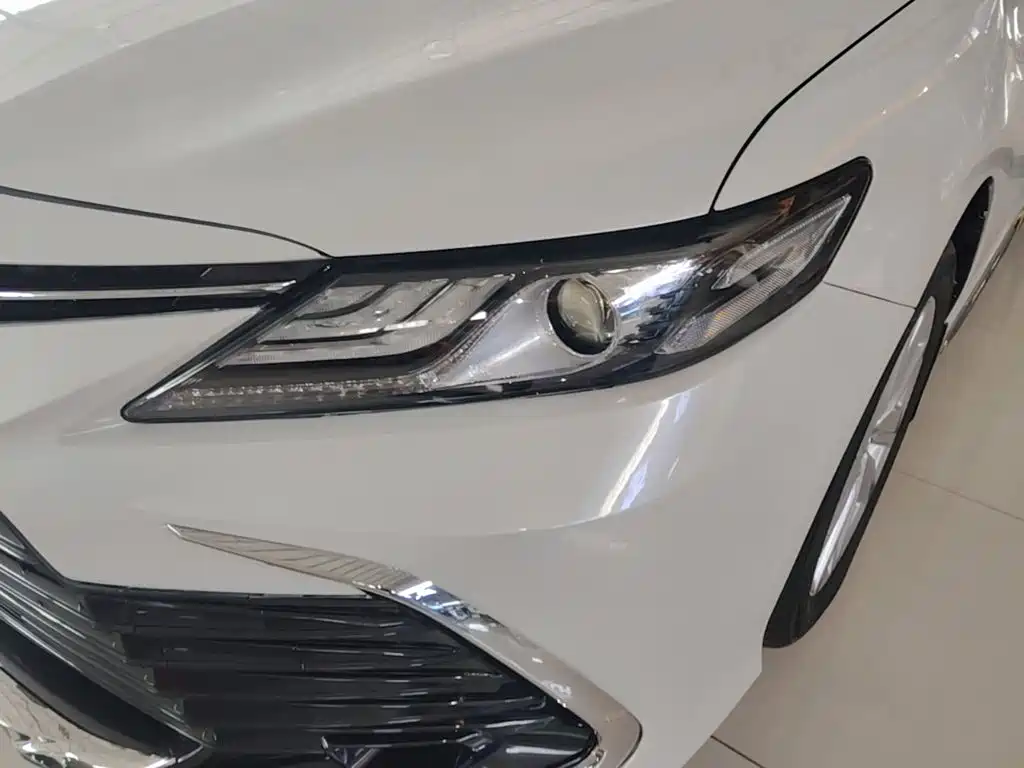 Toyota Camry — фото 24