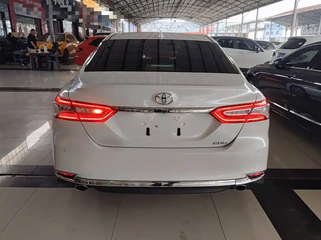 Toyota Camry — фото 6