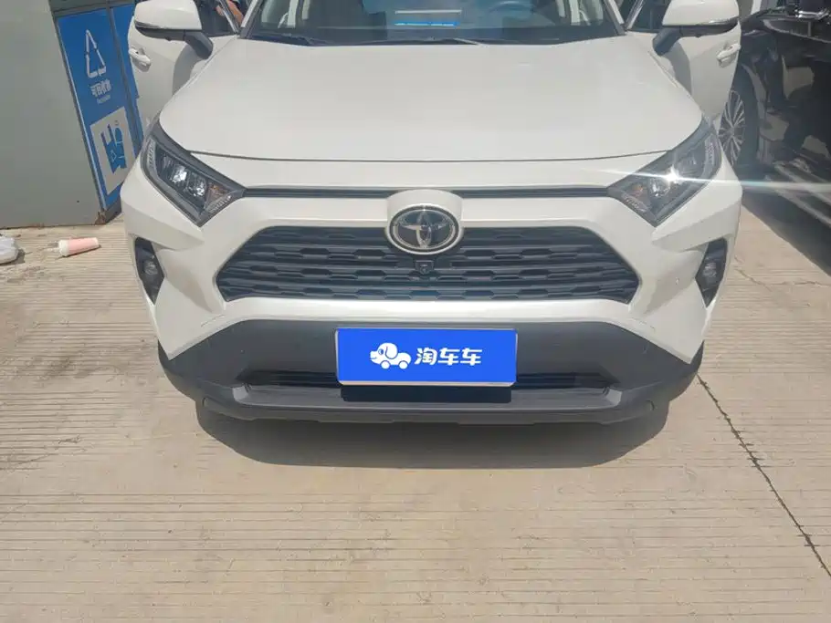 Toyota RAV4 — фото 2
