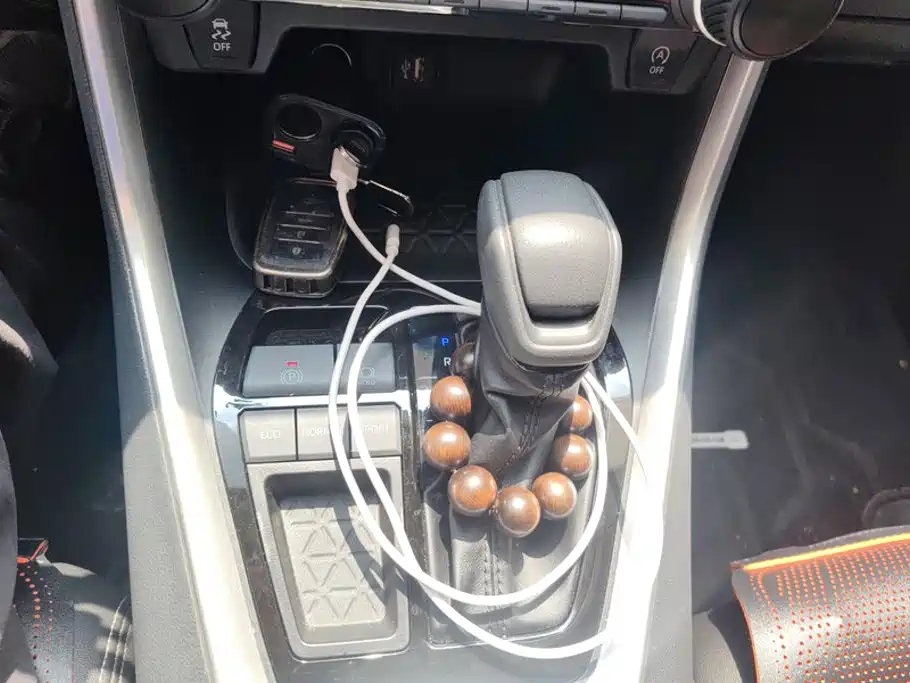 Toyota RAV4 — фото 16