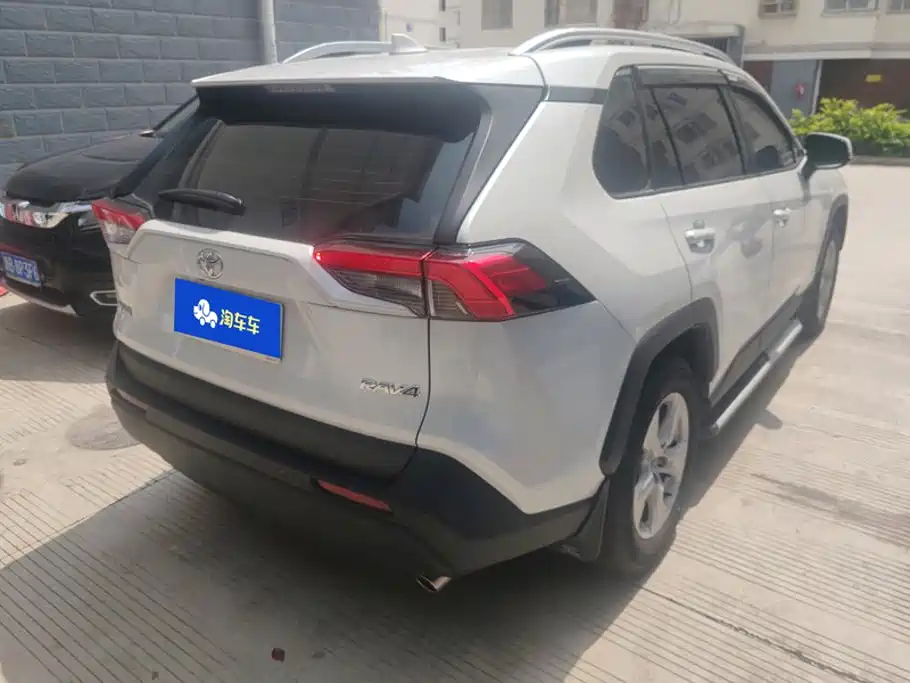 Toyota RAV4 — фото 3
