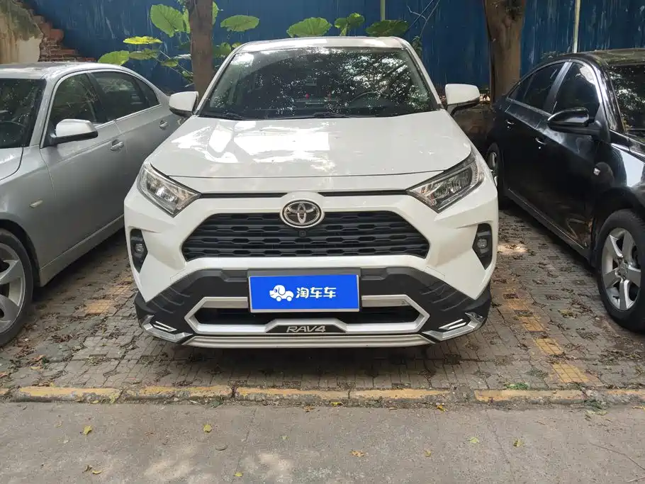 Toyota RAV4 — фото 2