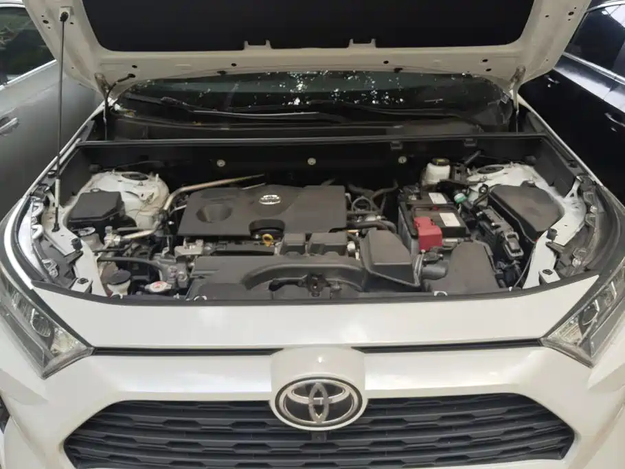 Toyota RAV4 — фото 10