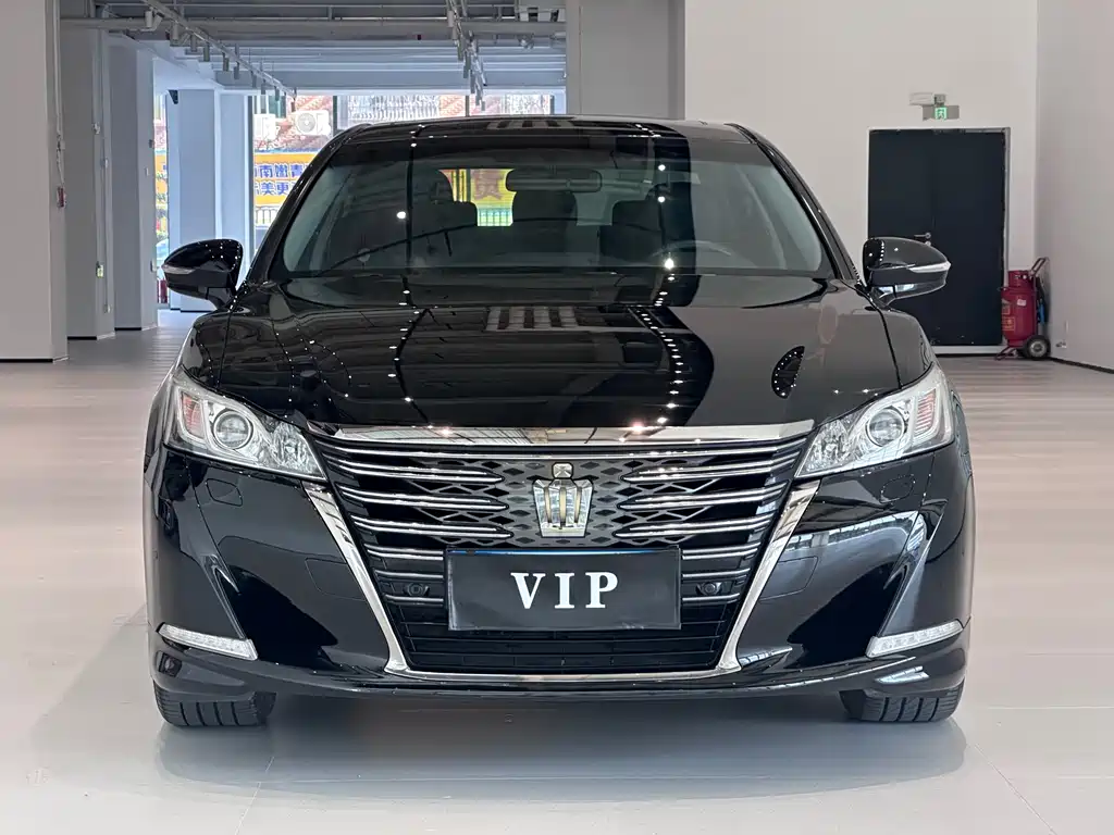 Toyota Crown — фото 2