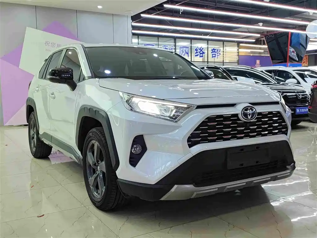 Toyota RAV4 — фото 3