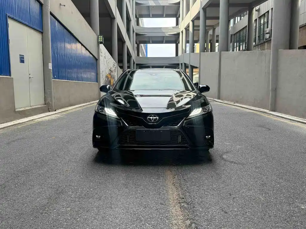 Toyota Camry — фото 2