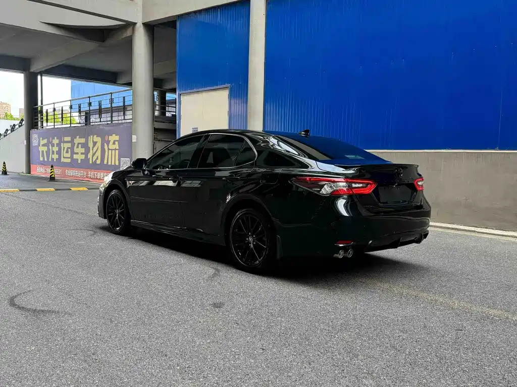 Toyota Camry — фото 4