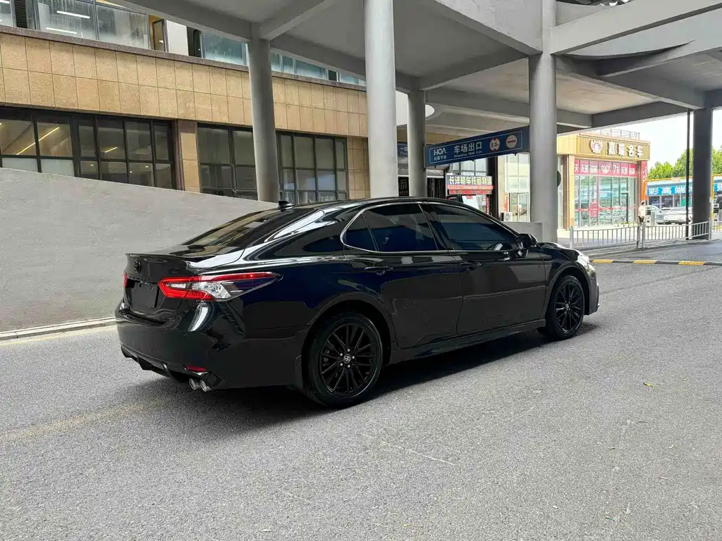 Toyota Camry — фото 7