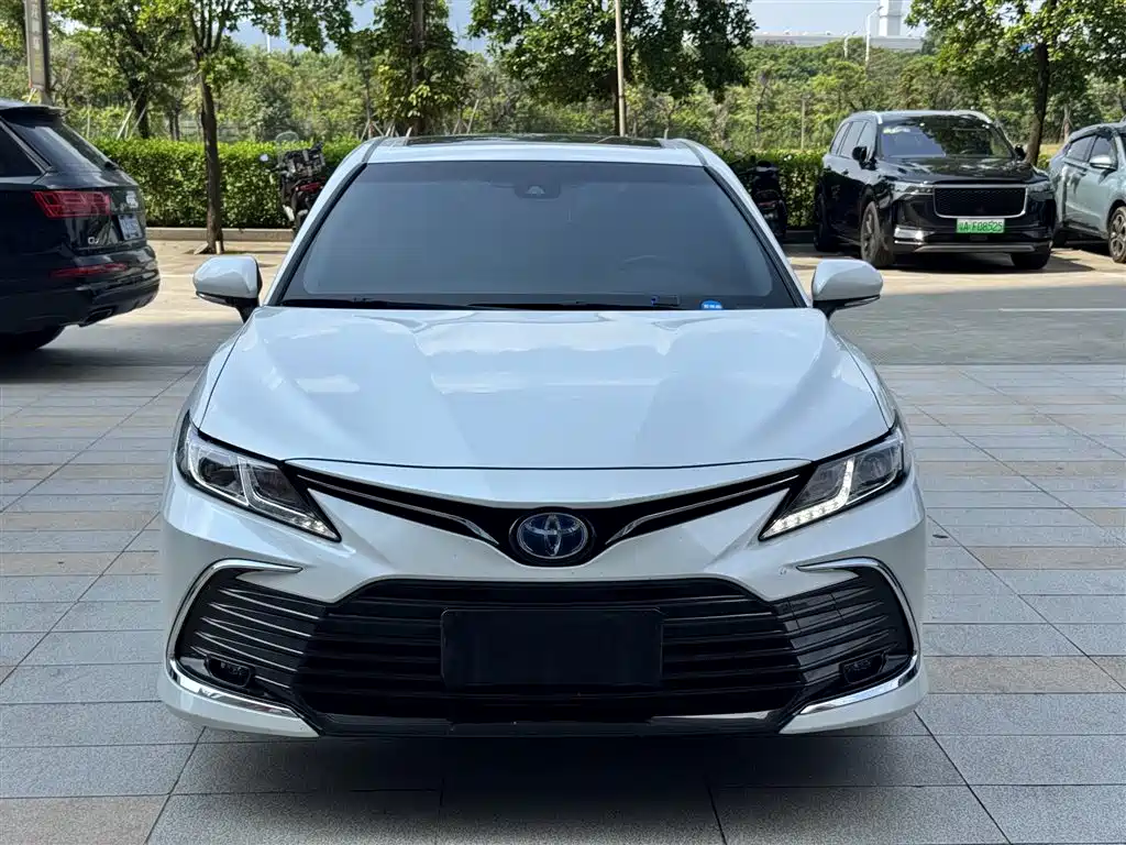 Toyota Camry — фото 3