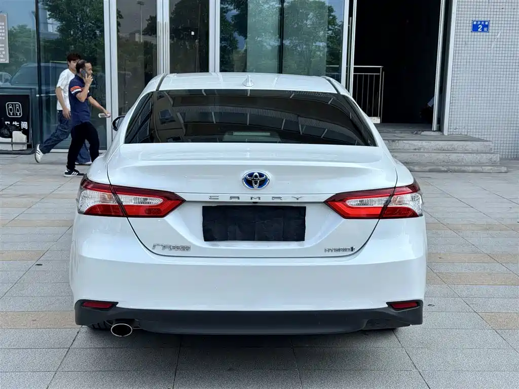 Toyota Camry — фото 8