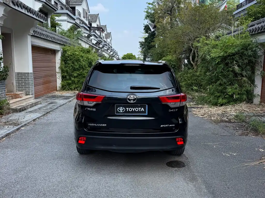 Toyota Highlander — фото 4