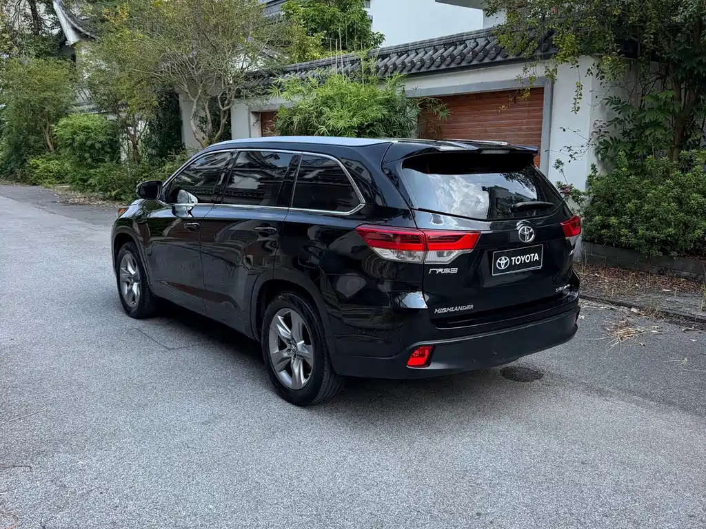 Toyota Highlander — фото 5