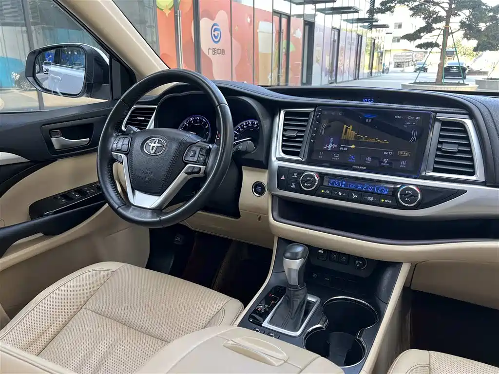 Toyota Highlander — фото 29