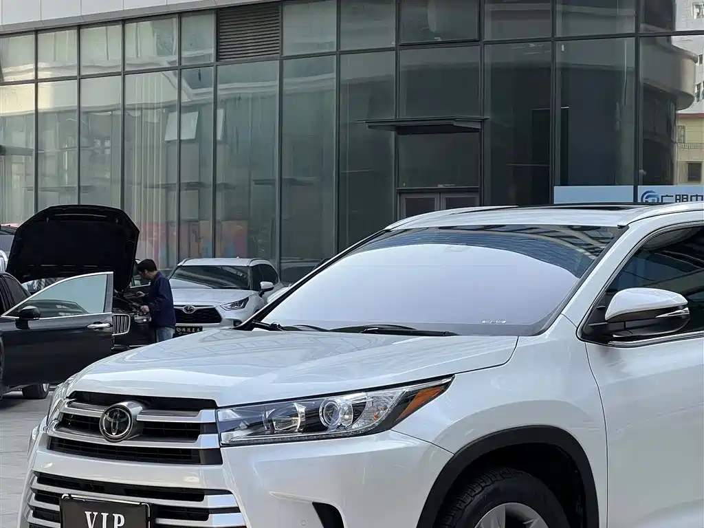 Toyota Highlander — фото 10