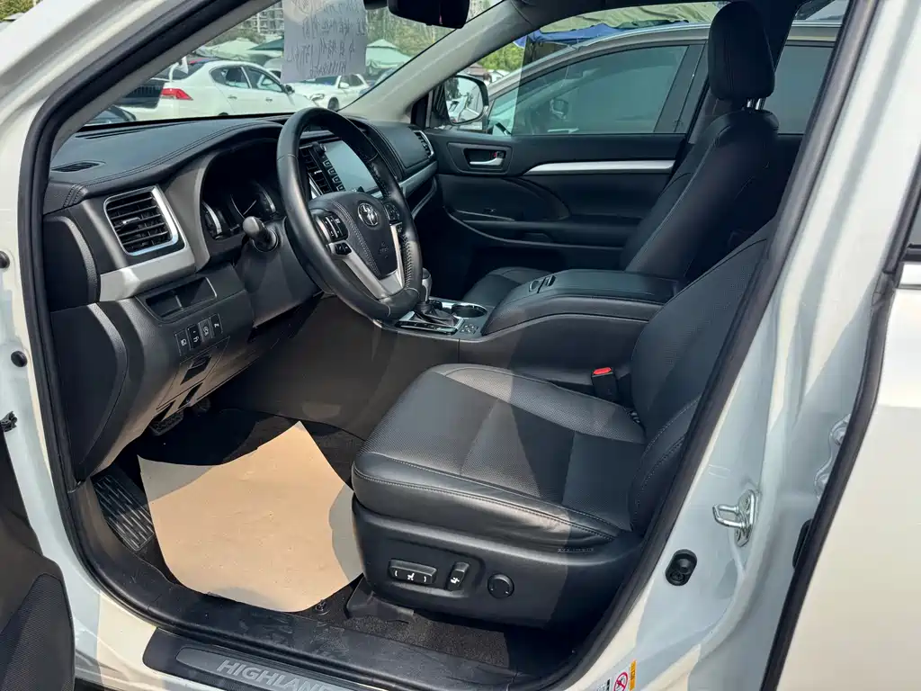 Toyota Highlander — фото 2