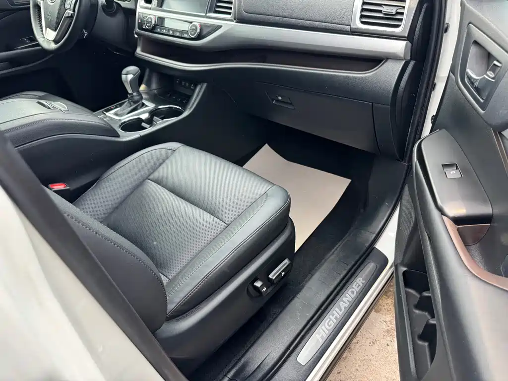 Toyota Highlander — фото 11