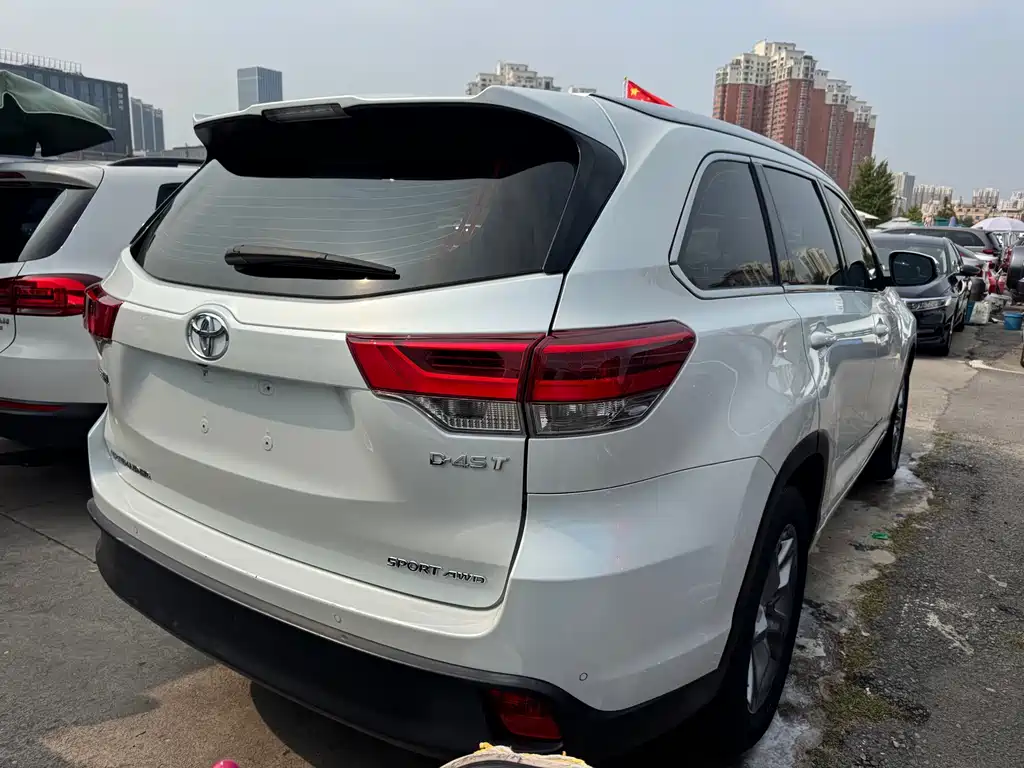 Toyota Highlander — фото 14