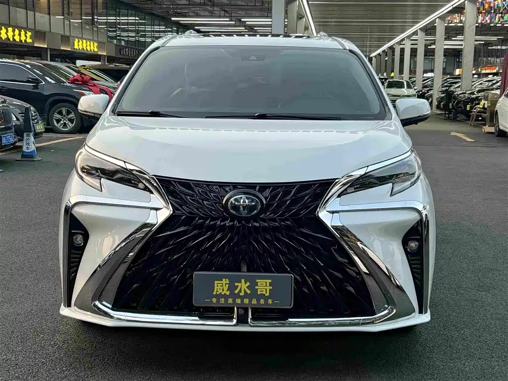 Toyota Sienna — фото 2